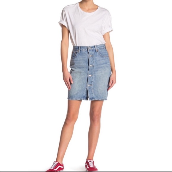 🌿🦋 Levi’s Jean Mom Skirt - Picture 3 of 9